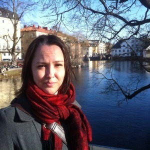 Skollagen förbjuder avgifter för skolaktiviter, ändå förekommer detta, säger forskaren Stina Fernqvist.